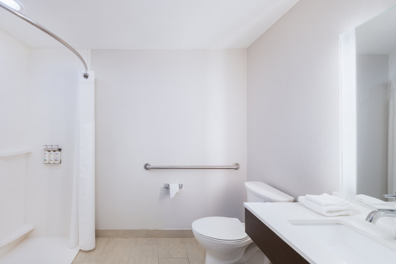 KING MOBILITY ACCESSIBLE TUB NONSMOKING