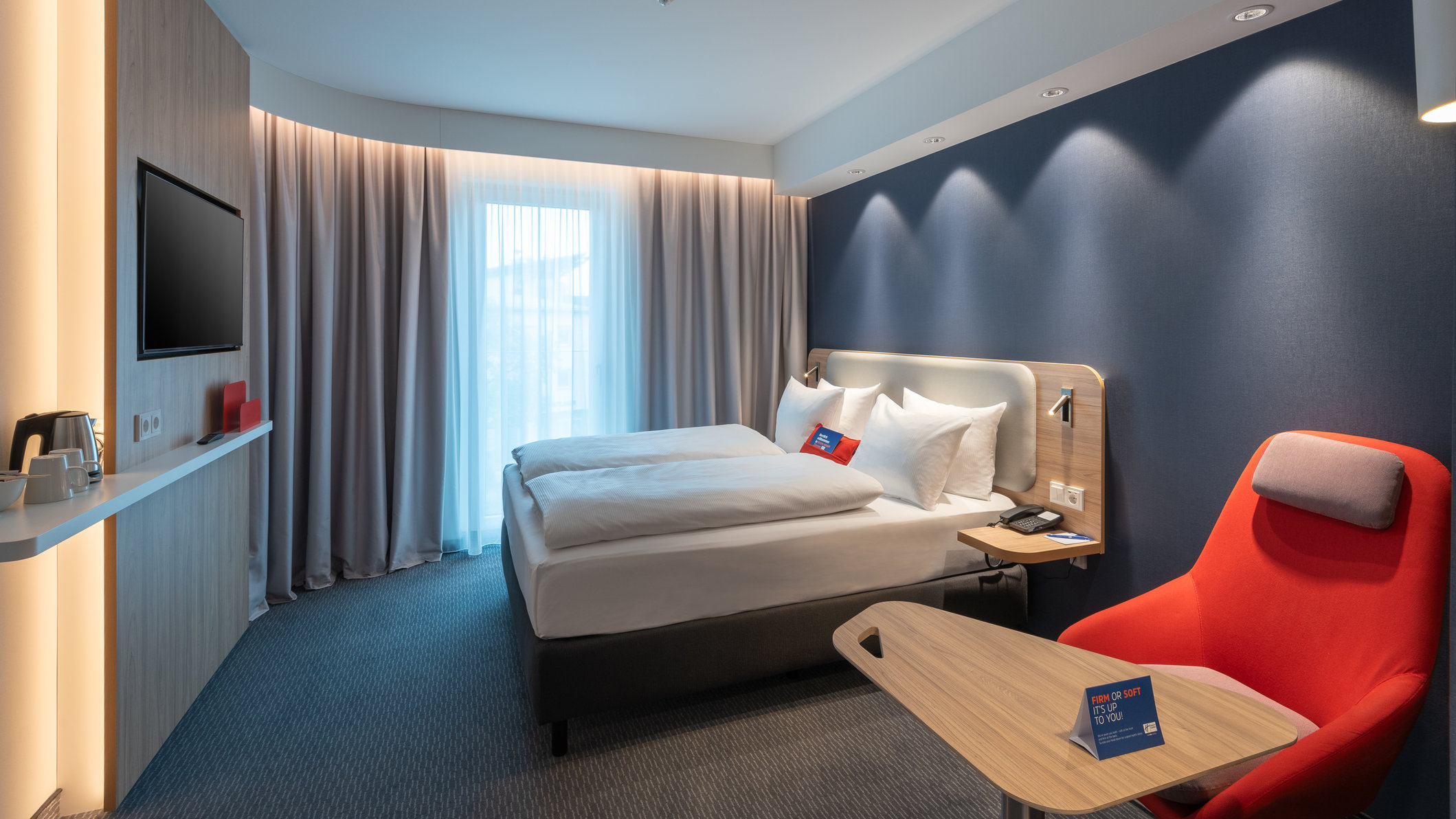 Holiday Inn Express HEILBRONN Room Type - 1 Queen Standard