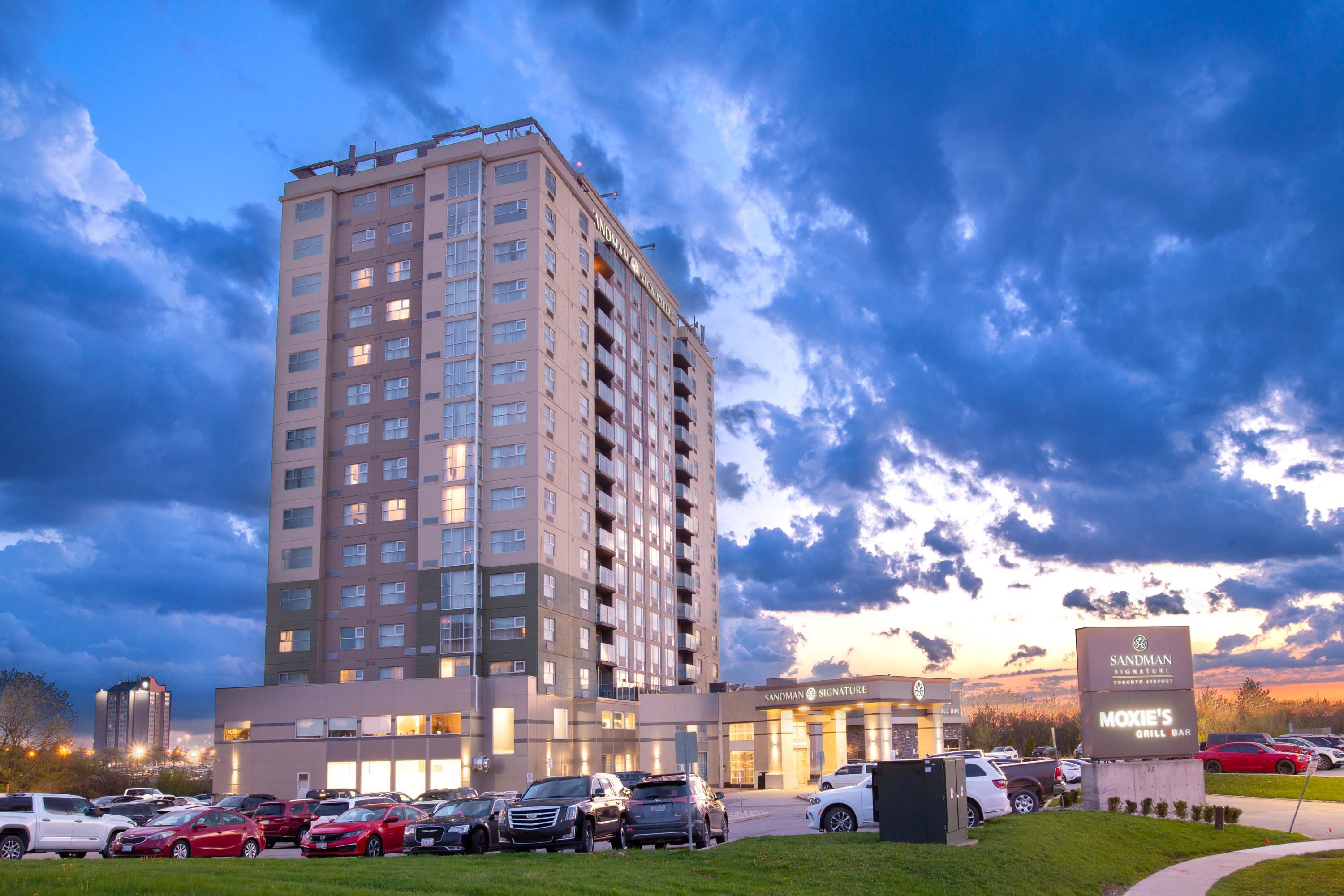 Sandman Signature Hotel Toronto Airport