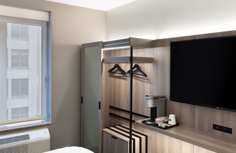 HOLIDAY INN EXPRESS MANHATTAN
