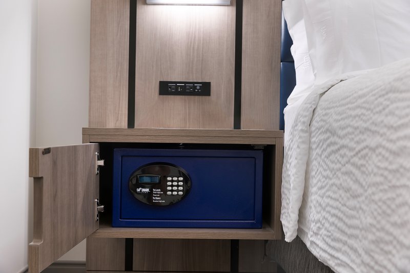 HOLIDAY INN EXPRESS MANHATTAN