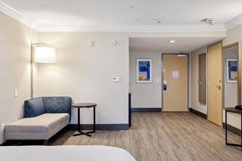 HOLIDAY INN EXP STES VACAVILLE