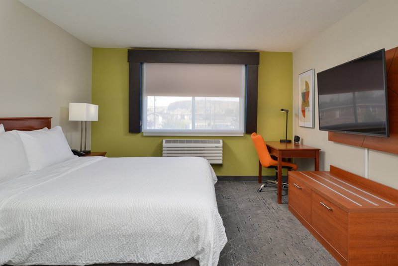 HOLIDAY INN EXP FARMINGTON