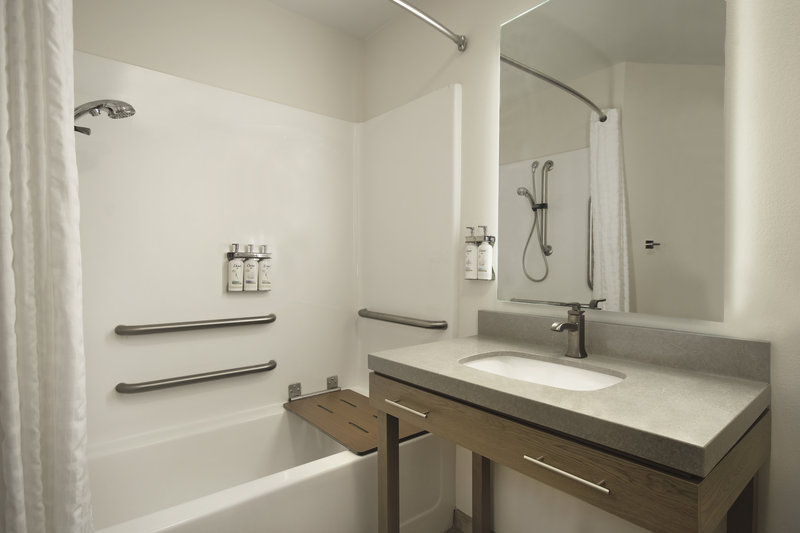 STUDIO STE 1 QN MOBILITY ACCESSIBLE TUB