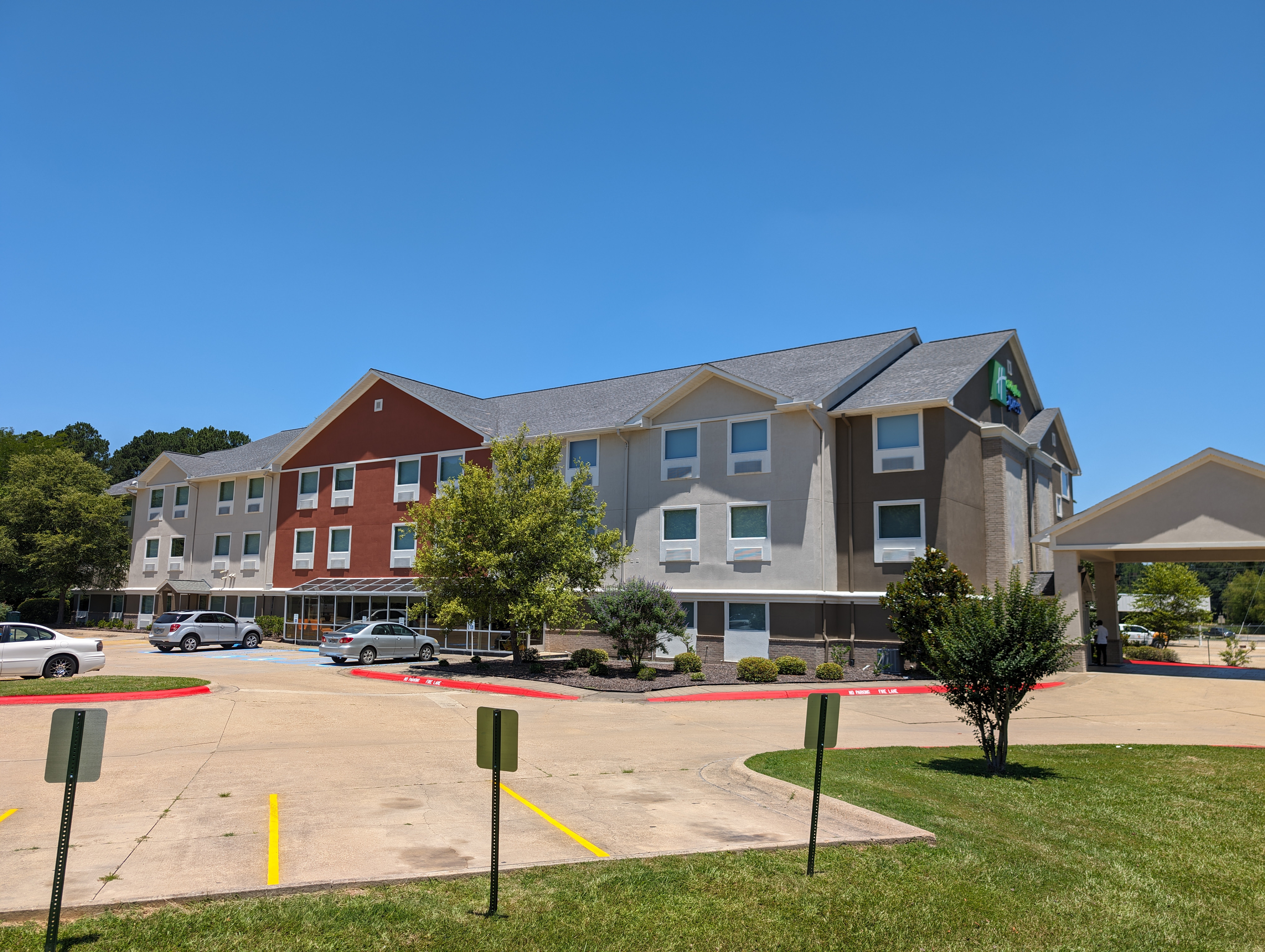 Holiday Inn Express Hotel & Suites