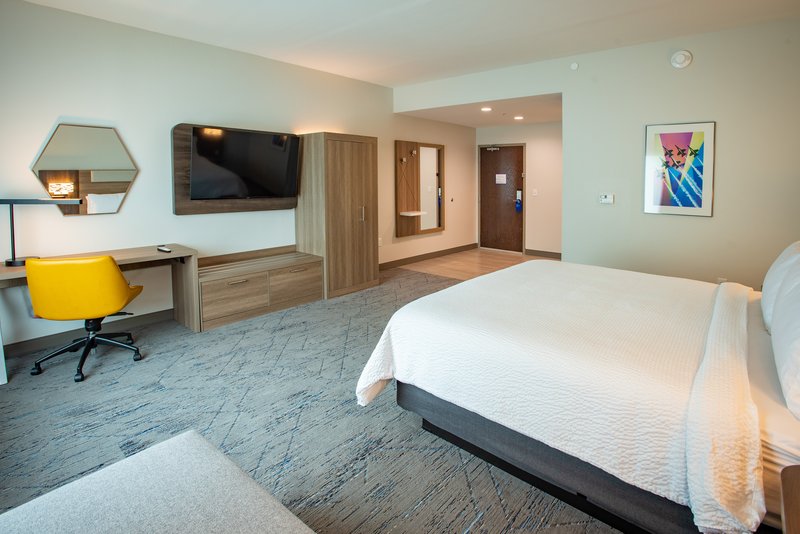Holiday Inn Express and Suites Pensacola Airport North – I-10