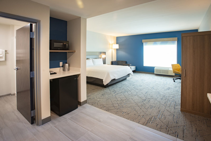 Holiday Inn Express and Suites Pensacola Airport North – I-10