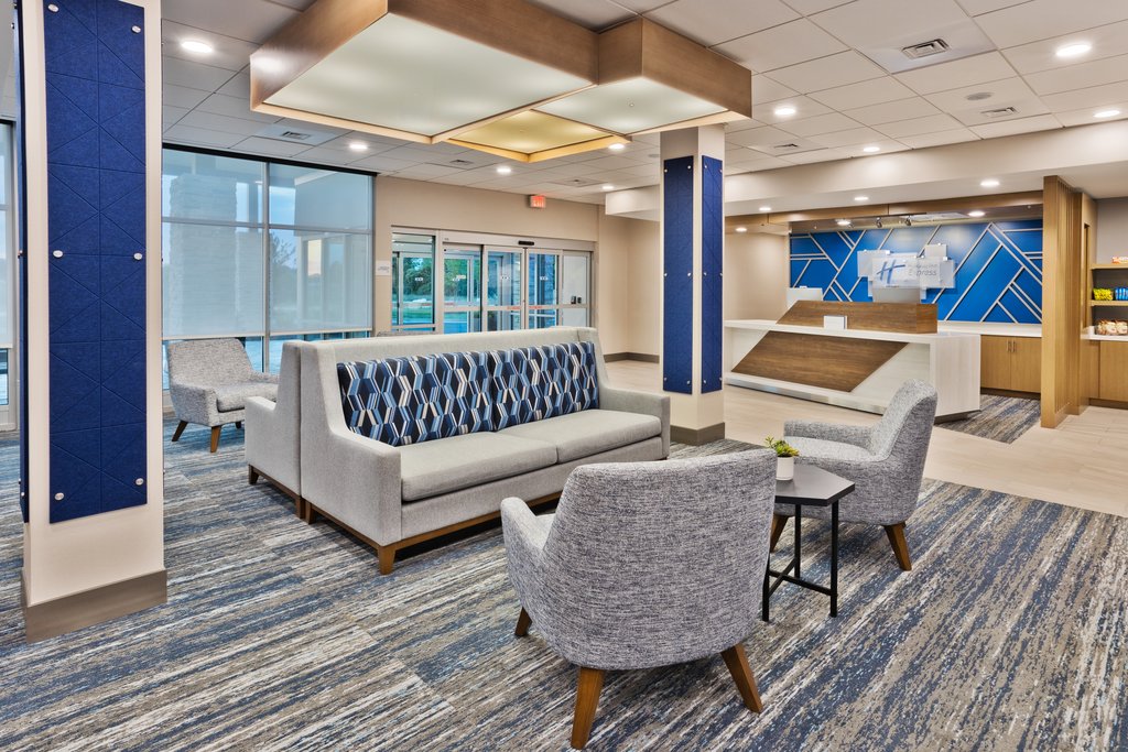 Holiday Inn Express COLUMBUS NORTHEAST, Lee