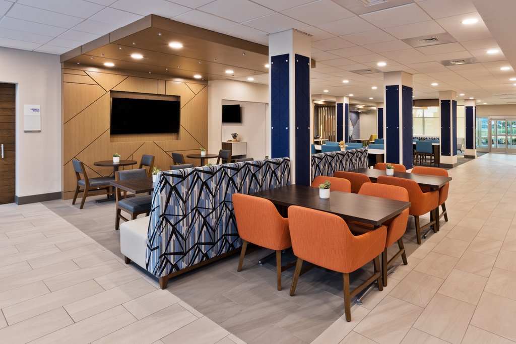 Holiday Inn Express COLUMBUS NORTHEAST, Lee