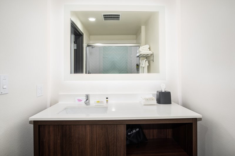 Holiday Inn Glendale – Stadium & Ent Dist