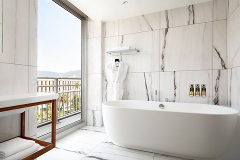 Suite Mediterranee bathroom detail