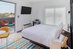 Upgraded View, Guest room, 1 King, City view, Balcony