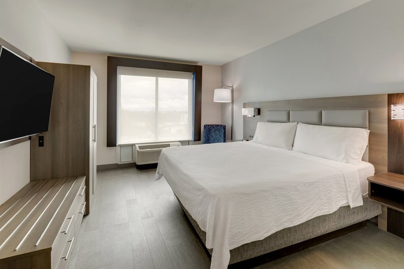 1 KING BED NONSMOKING