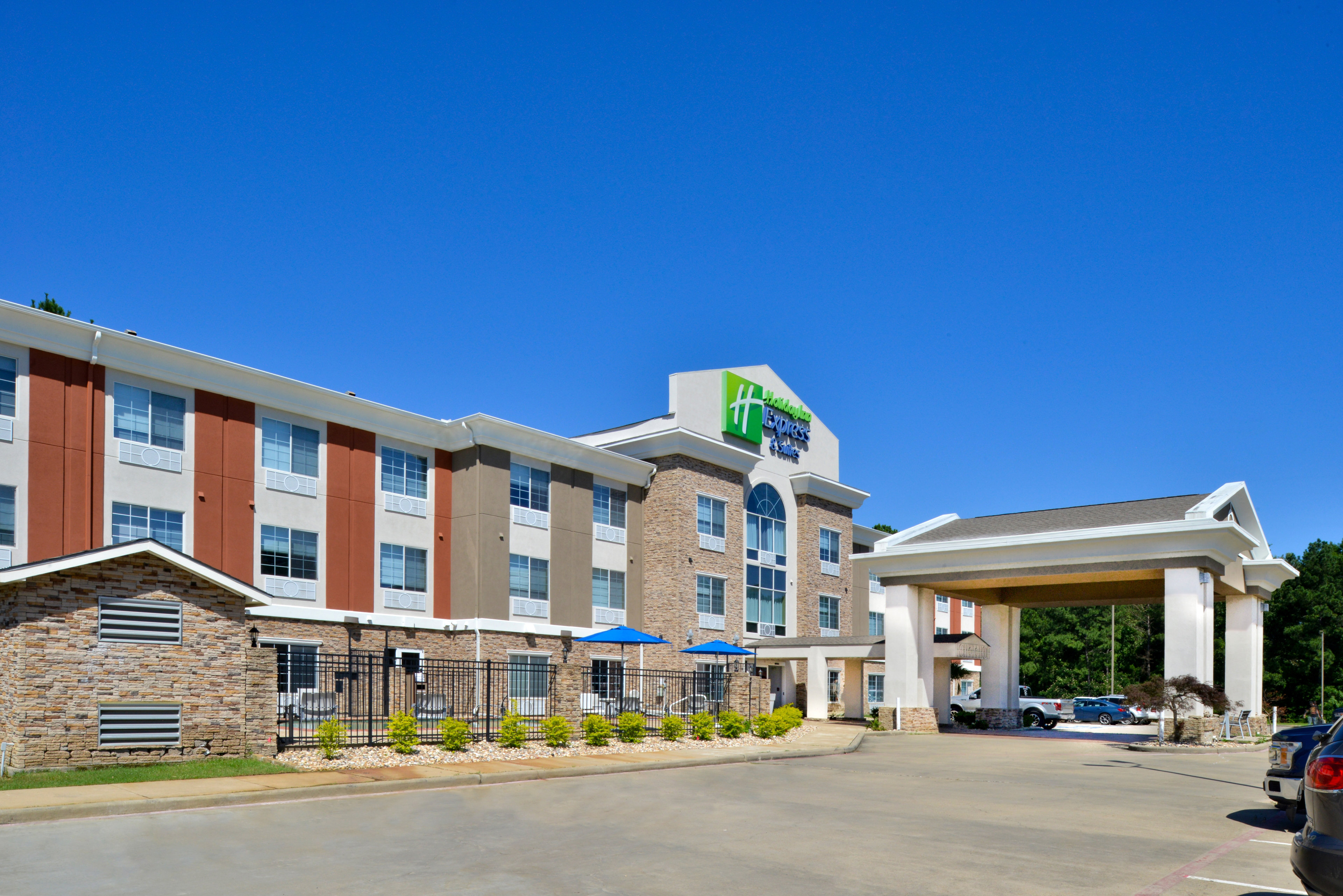 Holiday Inn Express Hotel & Suites