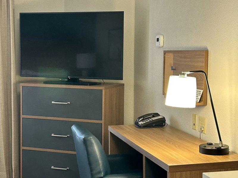 CANDLEWOOD SUITES FAYETTEVILL
