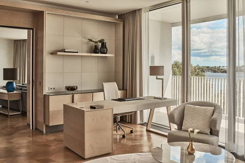 The Fontenay Room Comp