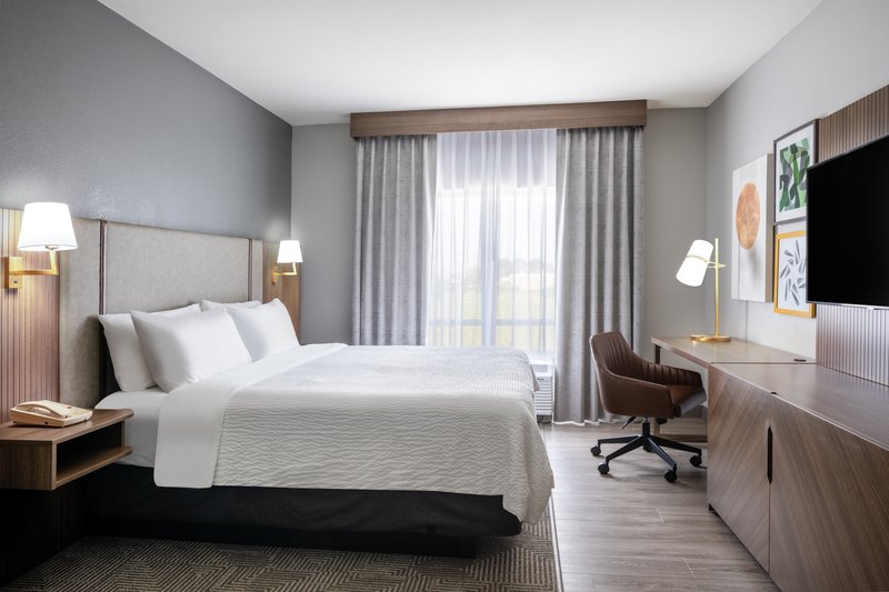 1 KING BED LEISURE NONSMOKING