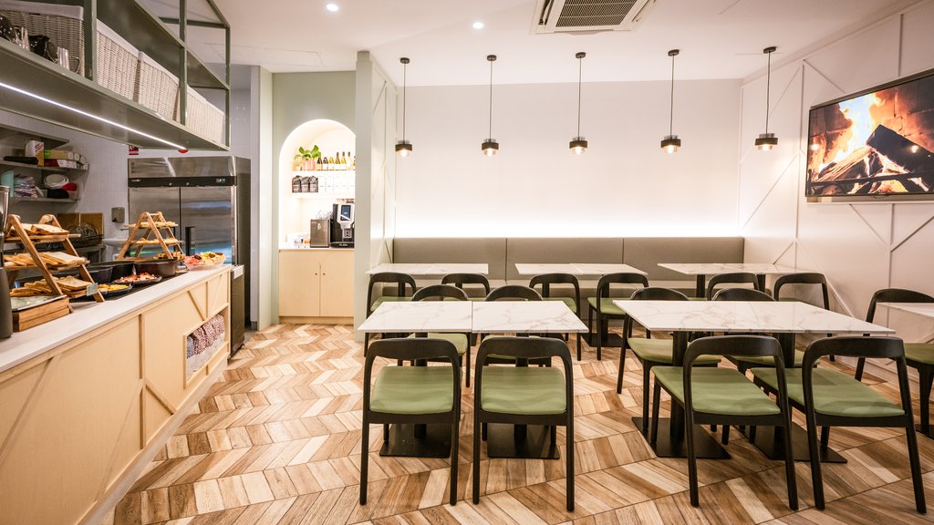 Holiday Inn & Suites Sydney Bondi Junction, an IHG Hotel - Restaurant
