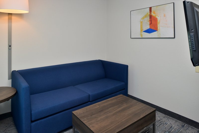 HOLIDAY INN EXP NEW COLUMBIA