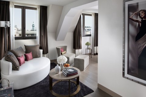 Duplex Suite Living Room street view
