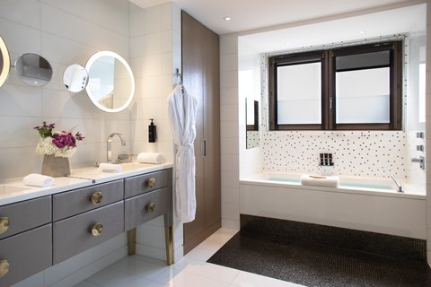 Suite Duplex Bathroom