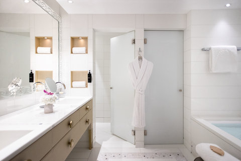 Suite Terrace Bathroom