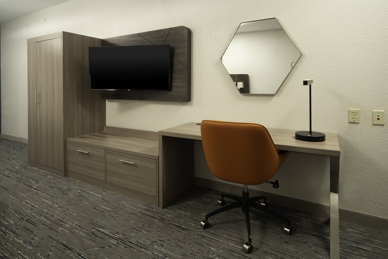HOLIDAY INN EXP STES WEST