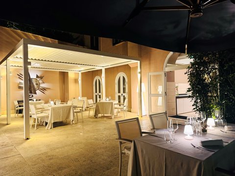 Disfrute de nuestras delicias culinarias a cielo abierto.