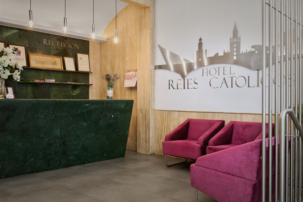 Reyes Catolicos Hotel