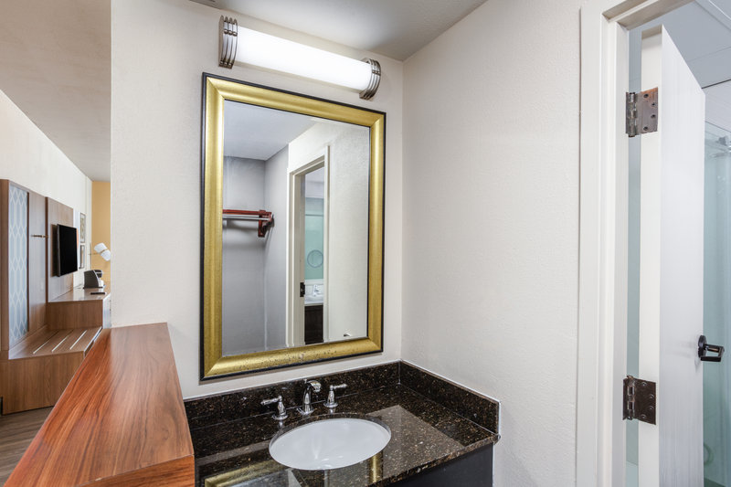 Holiday Inn & Suites Springfield