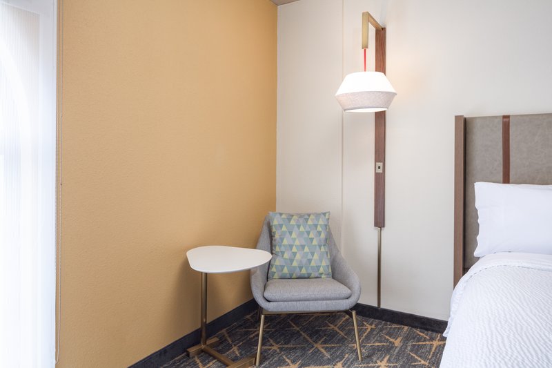Holiday Inn & Suites Springfield