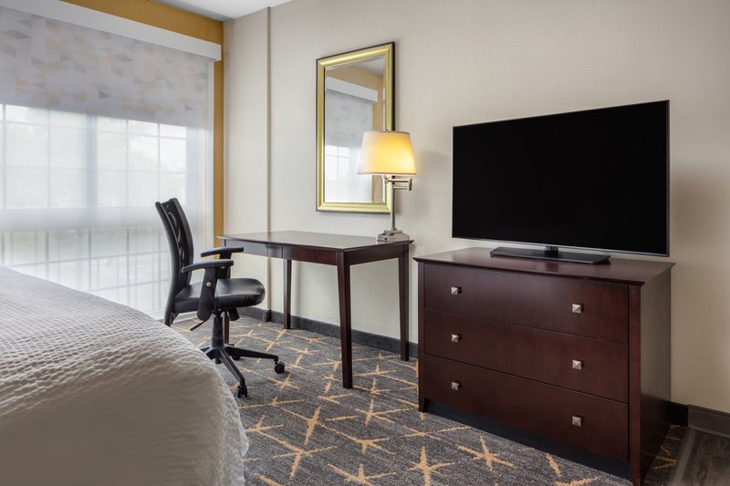 1 KING BED NONSMOKING
