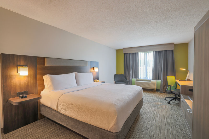 HOLIDAY INN EXP STES WAKEFIELD