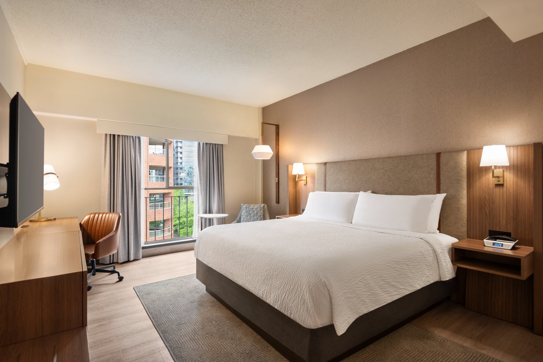 Holiday Inn Hotel & Suites VANCOUVER DOWNTOWN Room Type - 1 King Premium