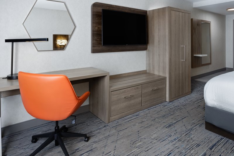 HOLIDAY INN EXP-ST BRATTLEBORO