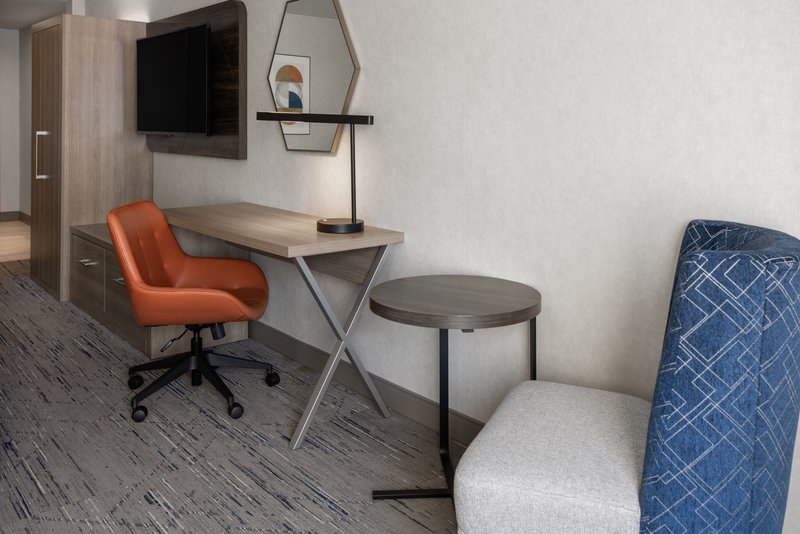 HOLIDAY INN EXP-ST BRATTLEBORO
