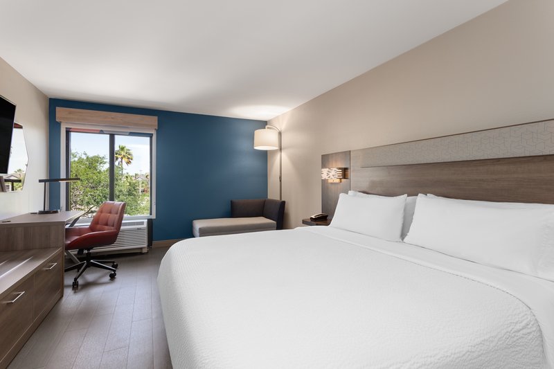 HOLIDAY INN EXP STES ROCKY PT
