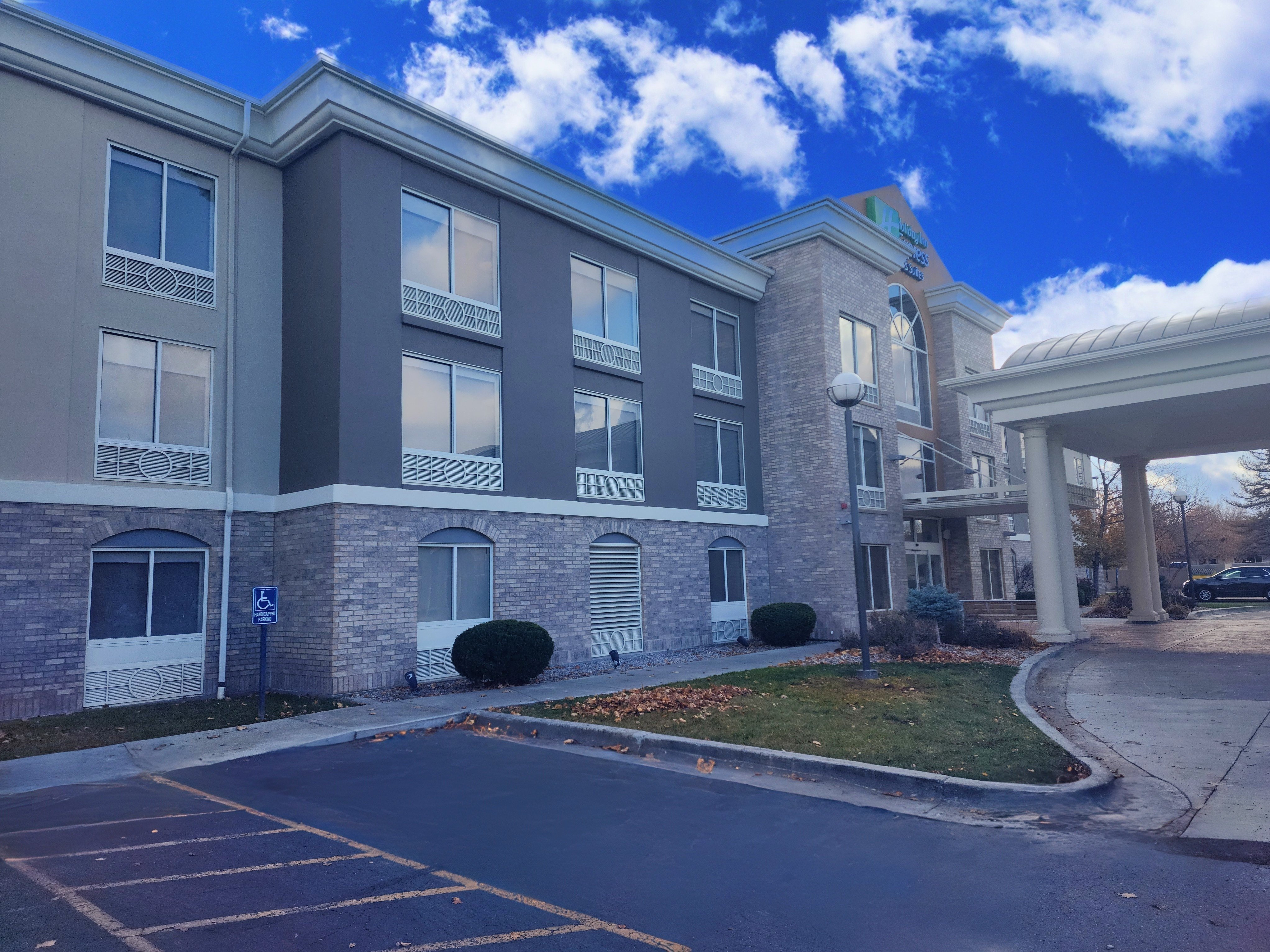 Holiday Inn Express & Suites