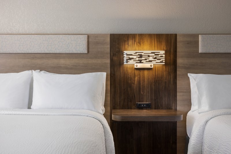 TWO QUEEN BEDS NONSMOKE