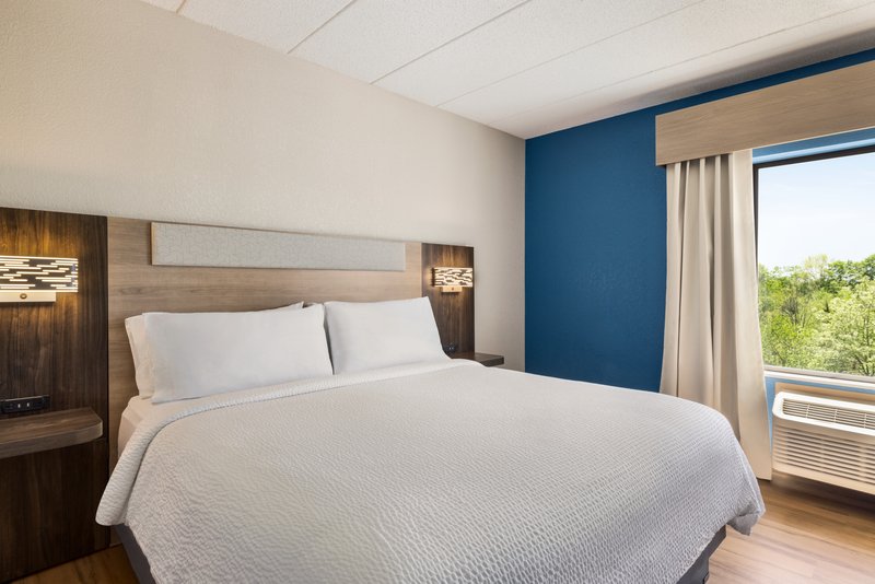 Holiday Inn Express and Suites Indianapolis W – Airport Area