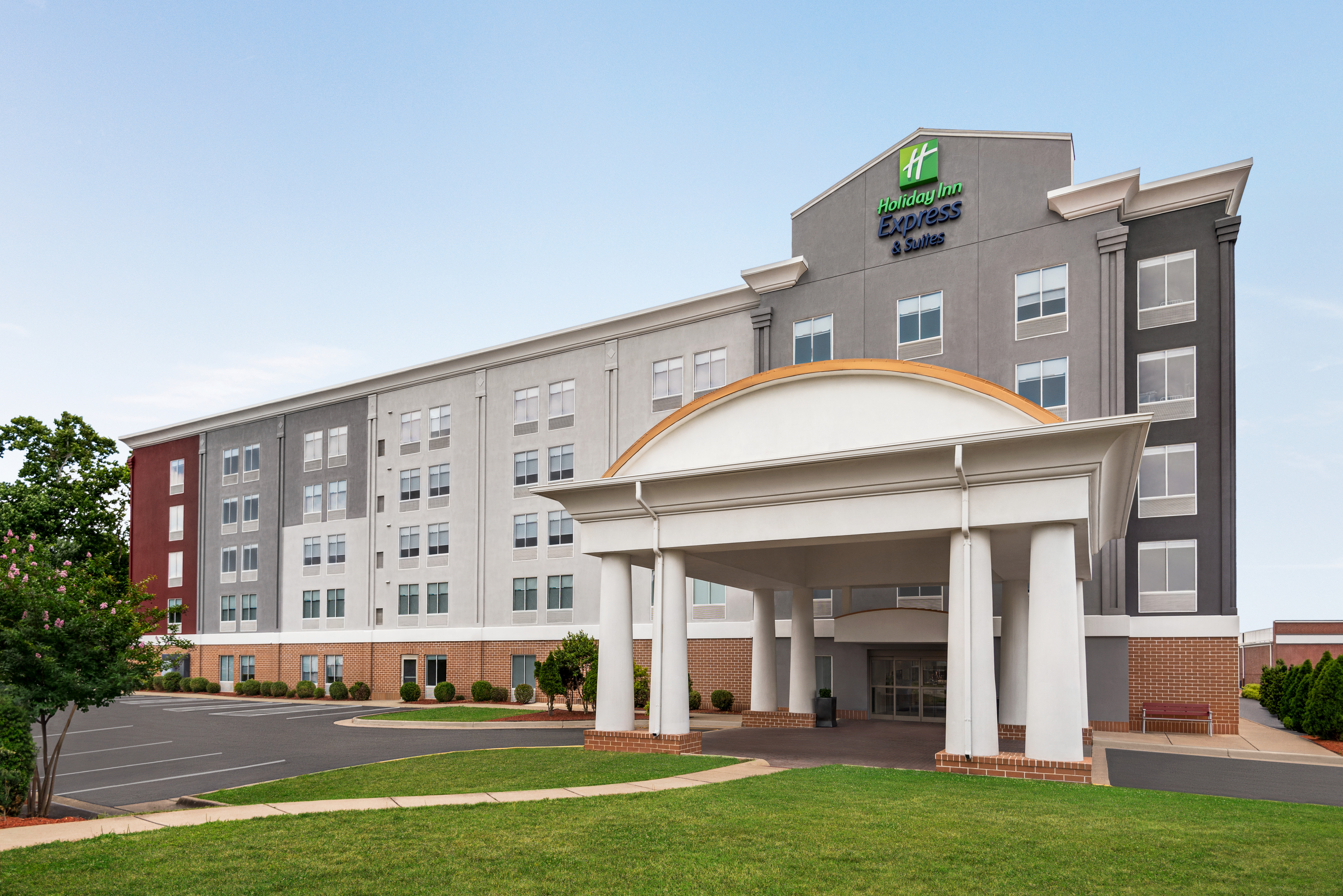 Holiday Inn Express Hotel & Suites