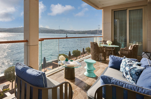 istanbul-mandarin-bosphorus-suite-terrace_01