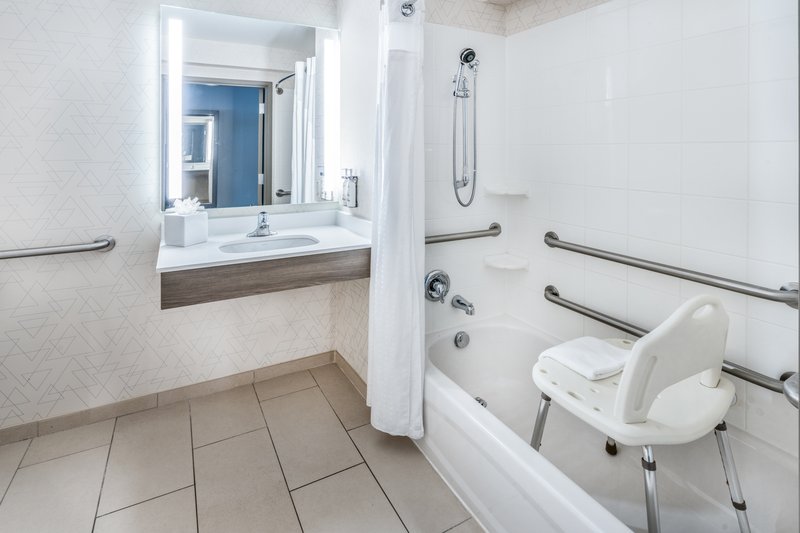 KING EXEC MOBILITY ACCESSIBLE TUB NOSMK