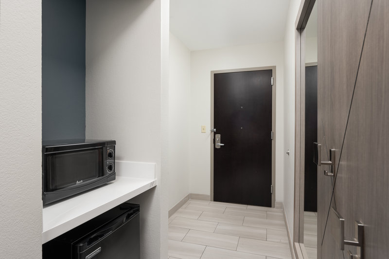 HOLIDAY INN EXP STES NEWPORT S