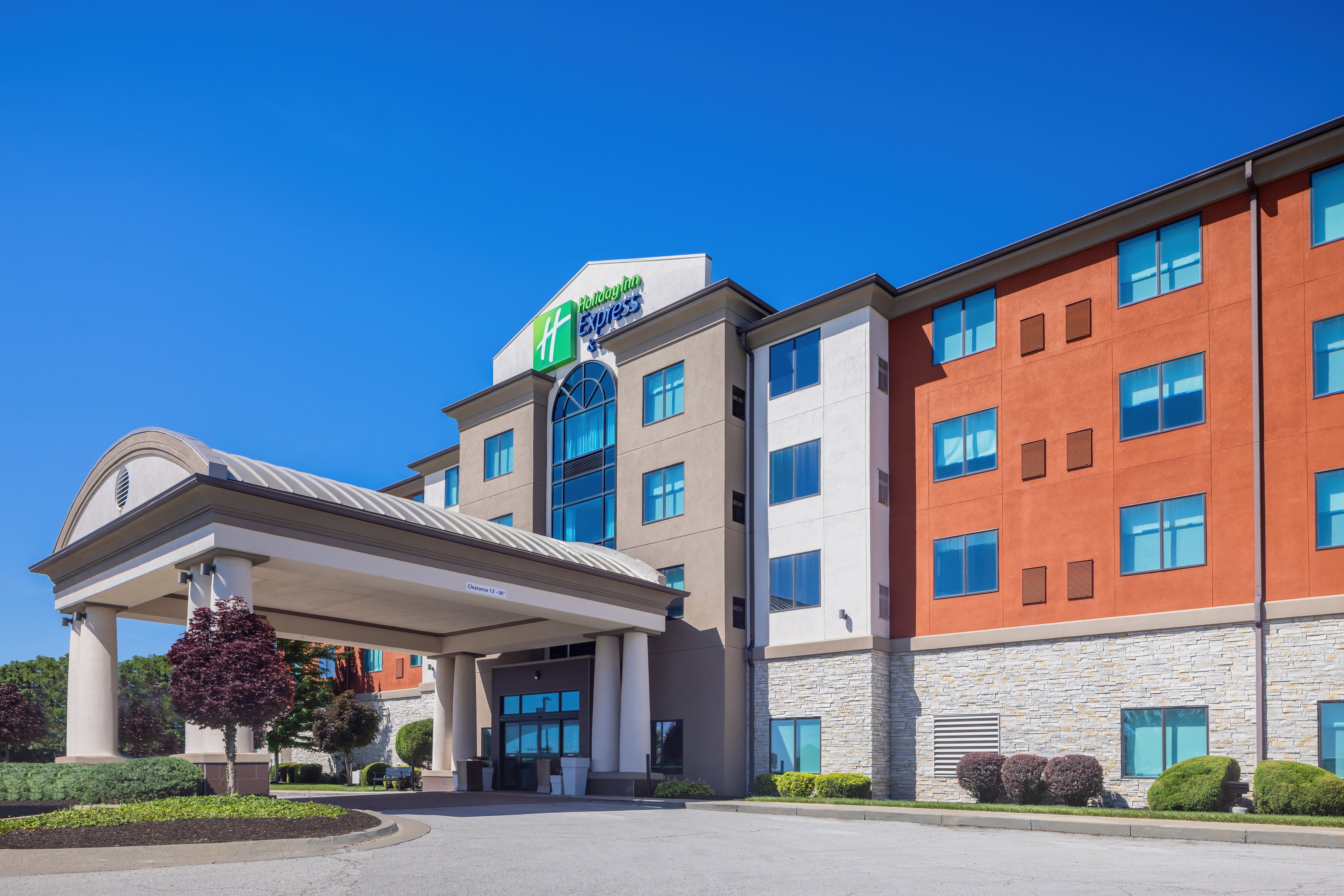 Holiday Inn Express & Suites KCI Airport