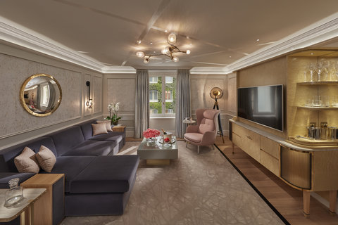 Superior Suite Livingroom