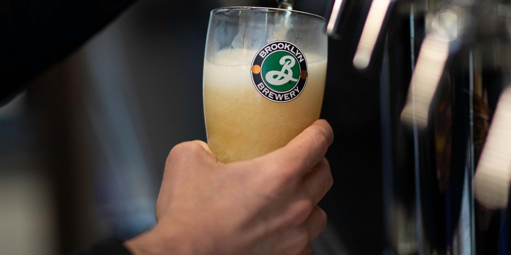 voco Times Square South New York by IHG - Sip on a freshly poured beer at our onsite bar,