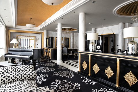 Presidential Suite Living Room_2