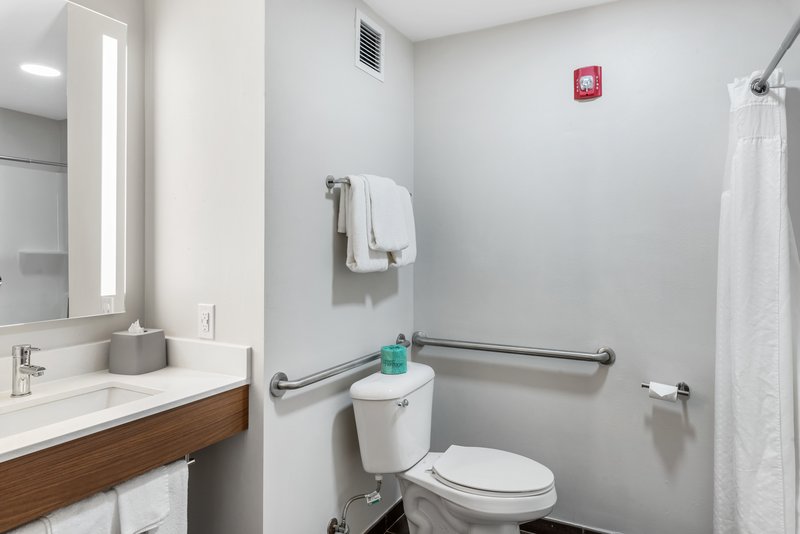 KING HEAR MOBILITY ACCESSIBLE TUB NOSMK
