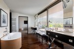 Deluxe, 1 Bedroom Suite, 1 King, Golf view, Upper floor, Terrace